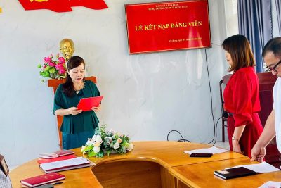 LỄ KẾT NẠP ĐẢNG VIÊN MỚI TRƯỜNG TH TRẦN QUỐC TOẢN